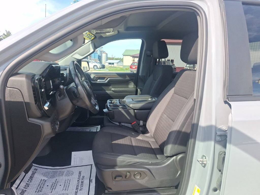Used 2024 Chevrolet Silverado 1500 LT AWD/4WD image 7