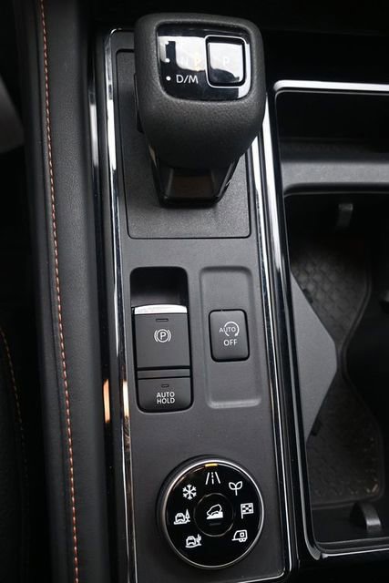 Used 2025 Nissan Pathfinder Rock Creek AWD/4WD image 13