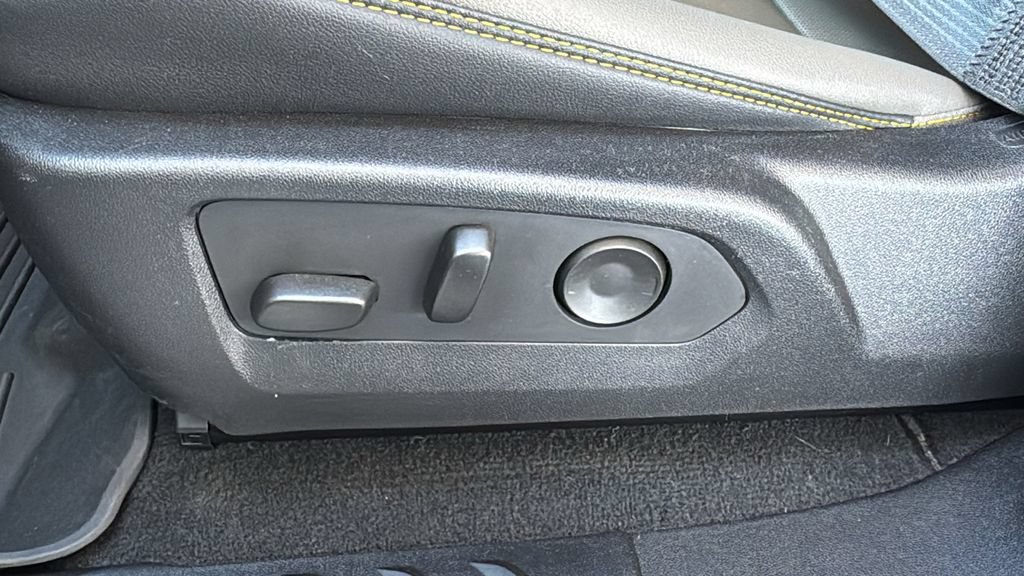 Used 2025 Chevrolet Colorado ZR2 w/ Technology Package AWD/4WD image 23