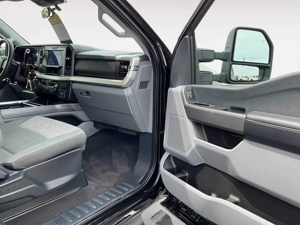 Certified 2025 Ford F350 XLT AWD/4WD image 9