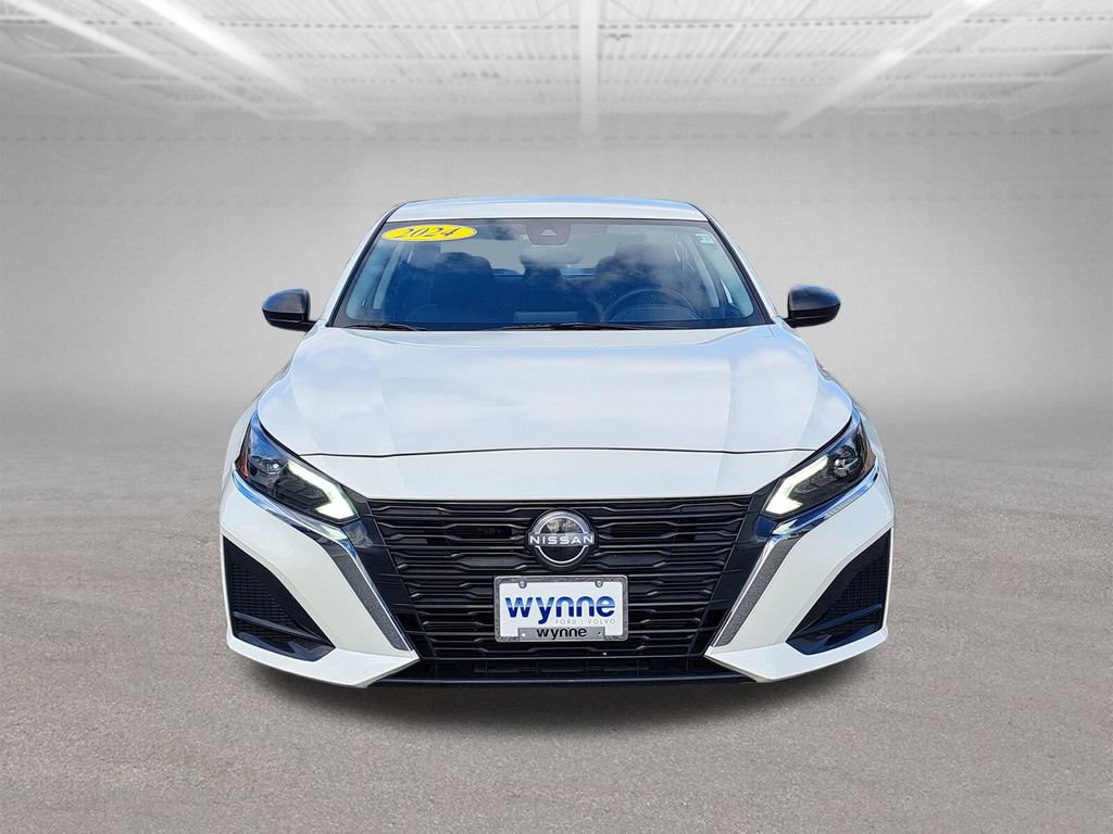 Used 2024 Nissan Altima 2.5 SV FWD image 3