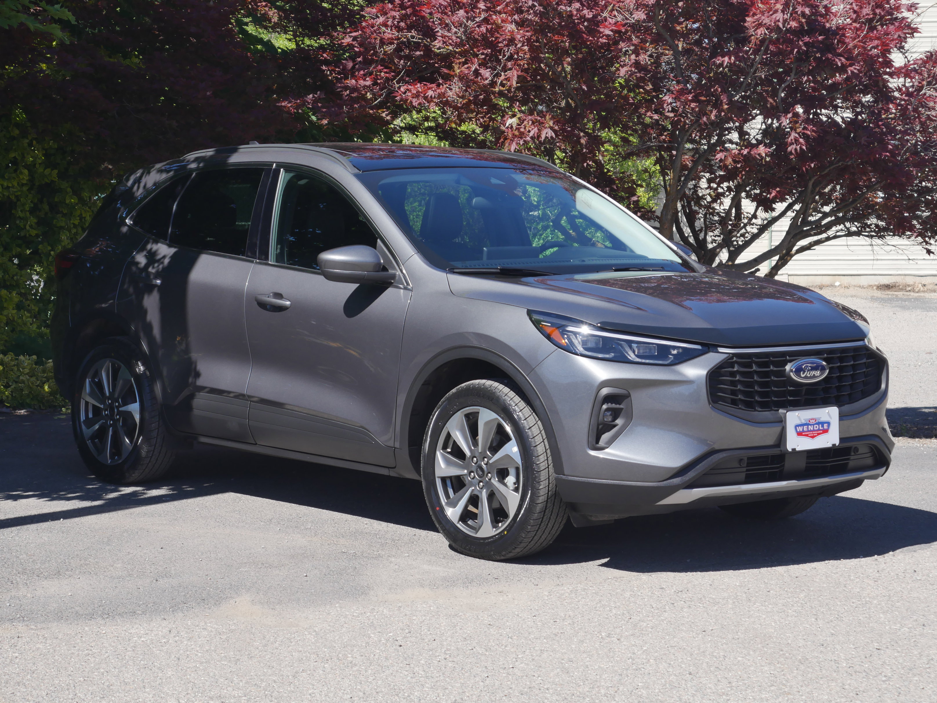 Certified 2025 Ford Escape Platinum AWD/4WD image 29