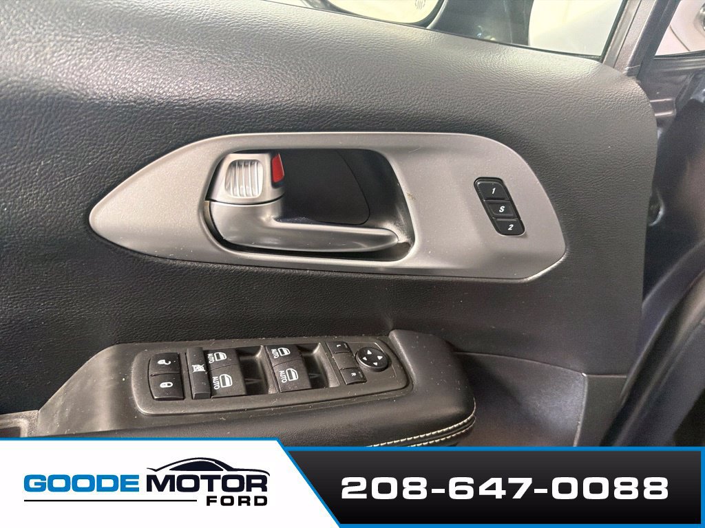 Used 2020 Chrysler Pacifica Touring-L Plus FWD image 9