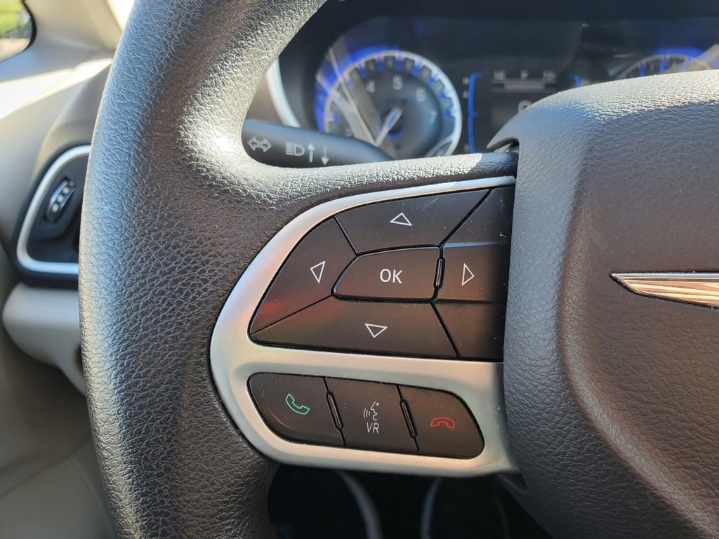 Used 2017 Chrysler Pacifica Touring image 16