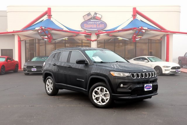 Used 2024 Jeep Compass Latitude image 1
