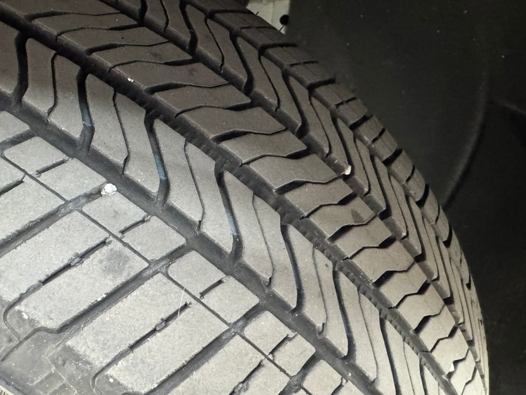 Used 2023 GMC Terrain SLE w/ Driver Convenience Package AWD/4WD image 30