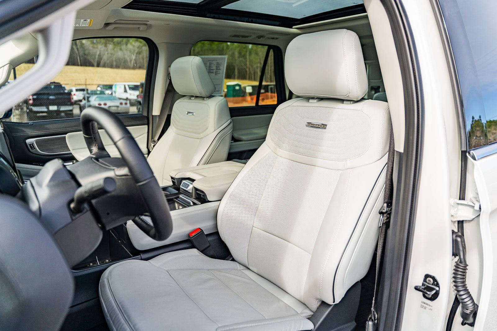 Certified 2025 Ford Expedition Platinum w/ Platinum Ultimate Package image 18