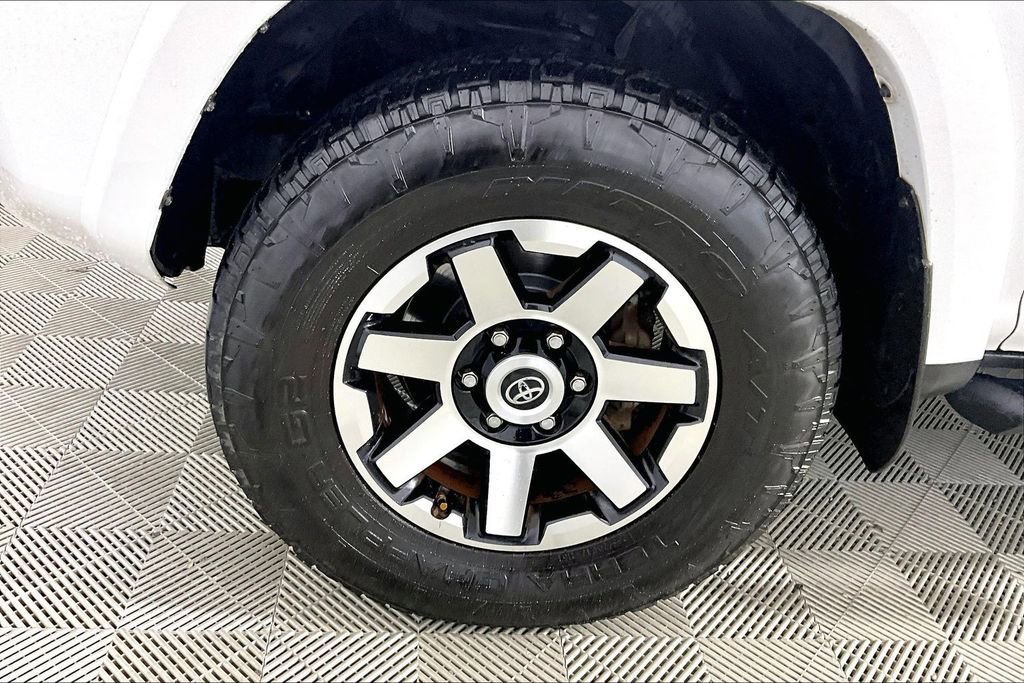 Used 2018 Toyota 4Runner TRD Off-Road Premium AWD/4WD image 7