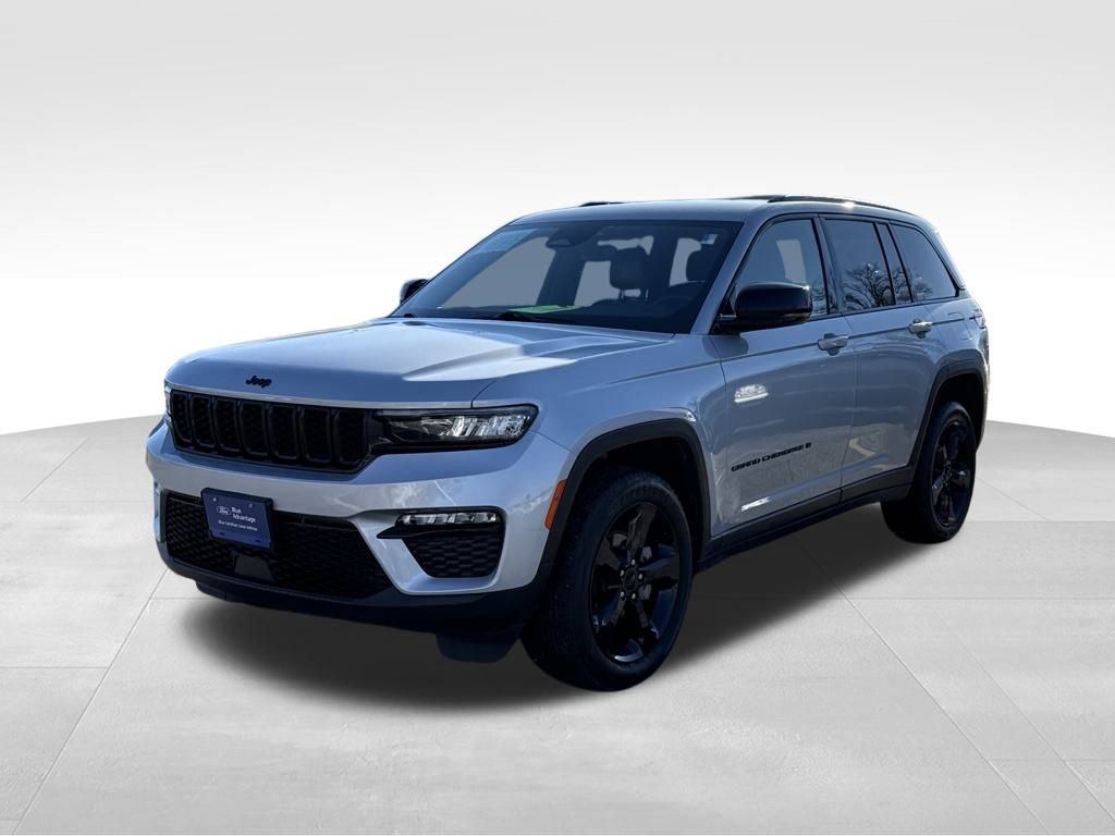 Used 2024 Jeep Grand Cherokee Limited w/ Black Appearance Package image 5