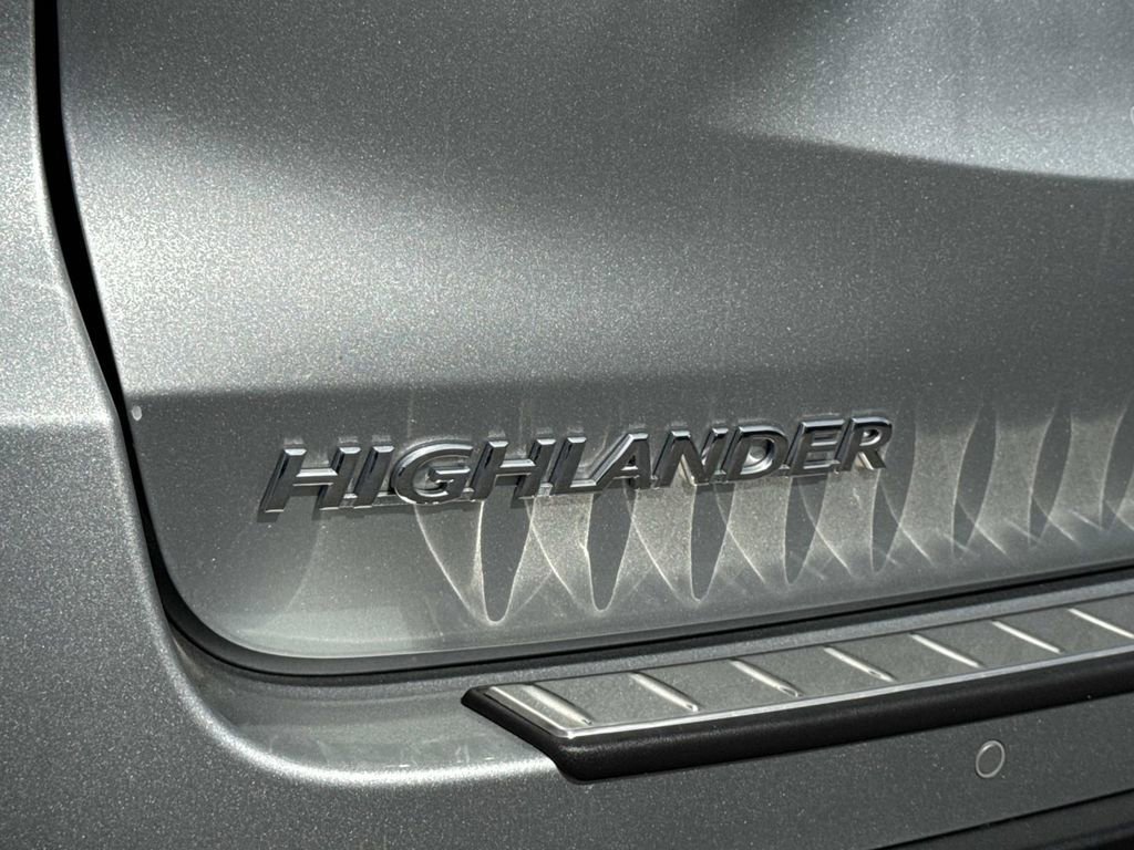 Used 2018 Toyota Highlander Limited Platinum w/ Carpet Mat Package (TMS) image 27