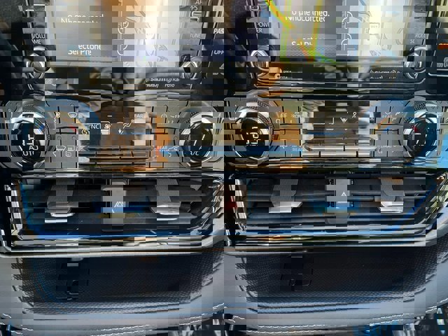 Used 2022 Toyota Highlander XLE image 25