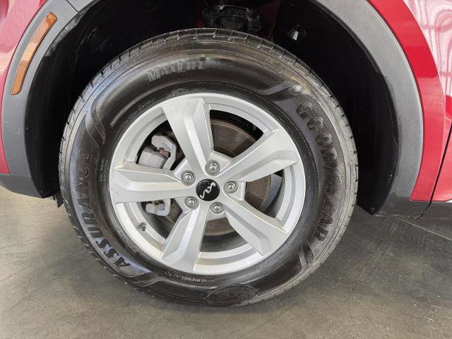 Used 2022 Kia Sorento LX image 10