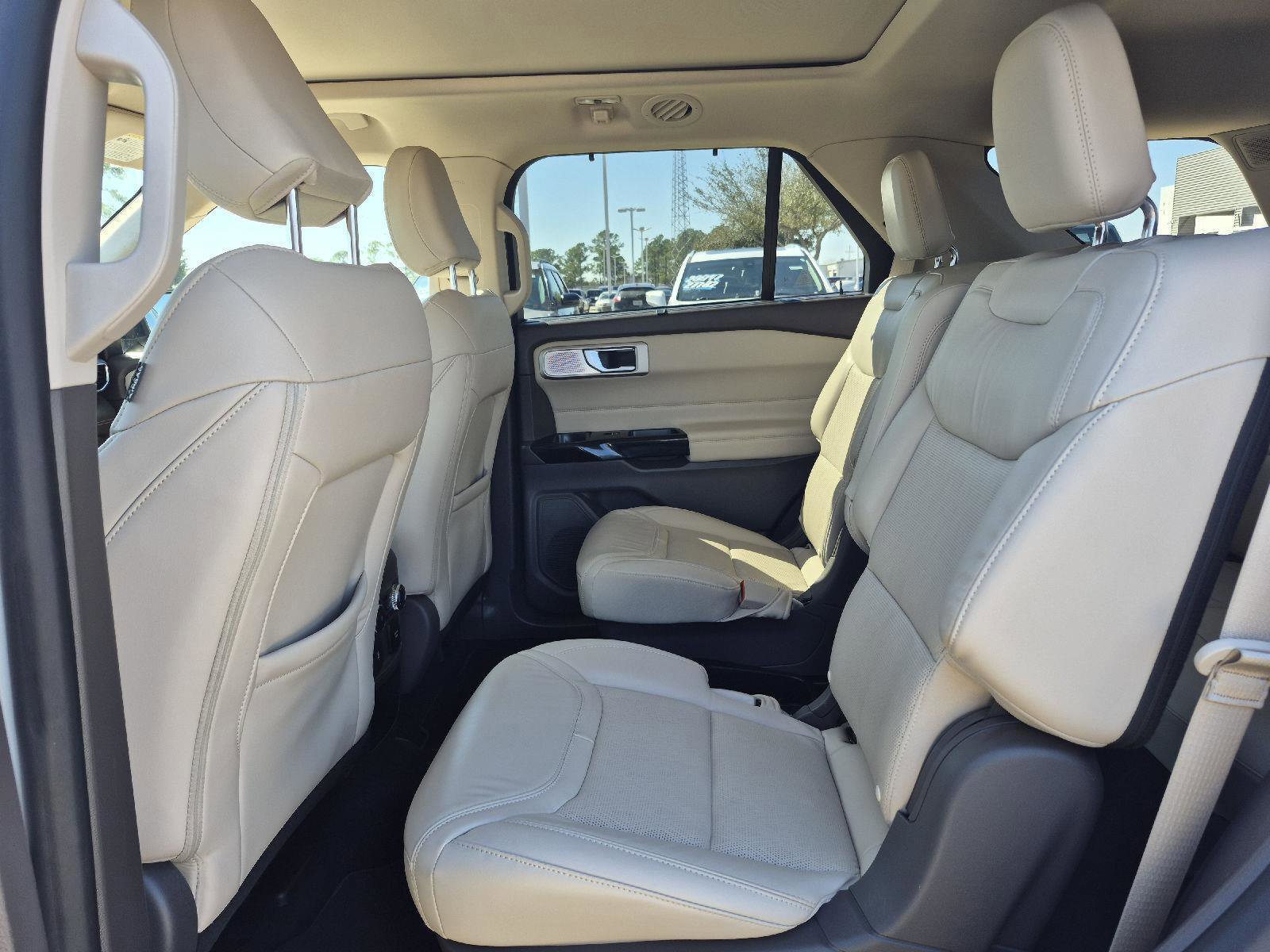 Certified 2021 Ford Explorer Platinum w/ Equipment Group 601A image 27