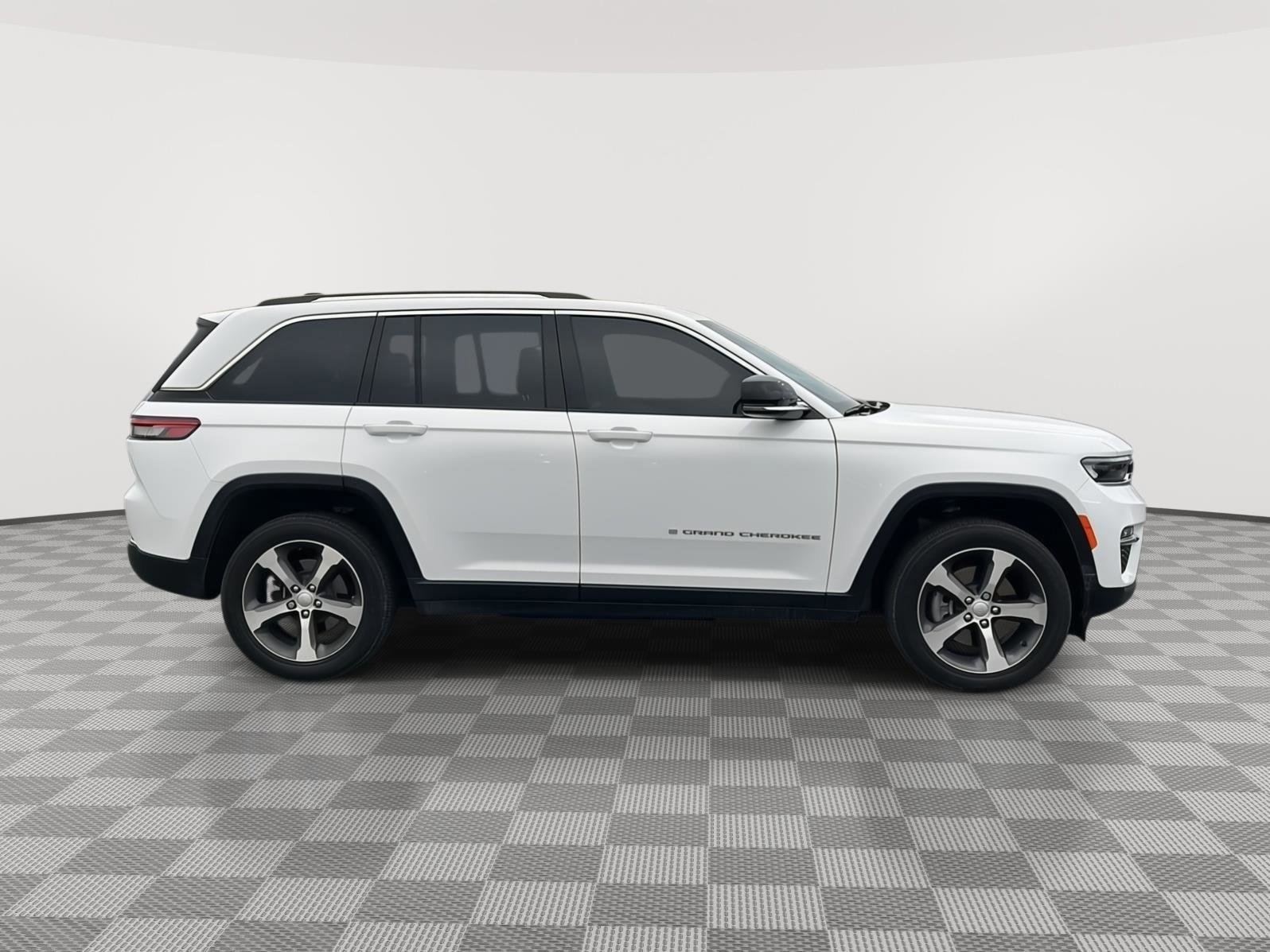 Used 2024 Jeep Grand Cherokee Limited 4xe image 6