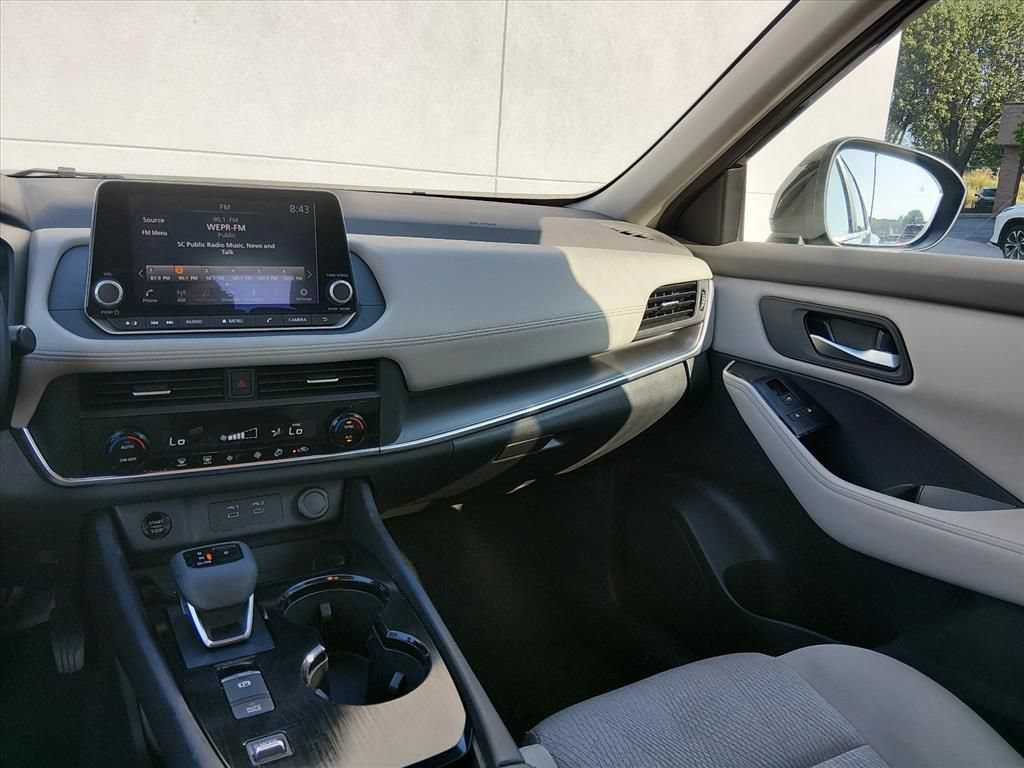 Used 2025 Nissan Rogue SV FWD image 12