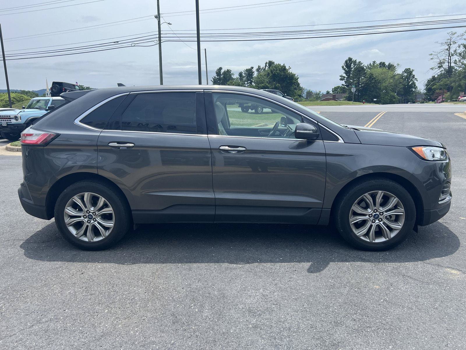 Certified 2019 Ford Edge Titanium AWD/4WD image 6
