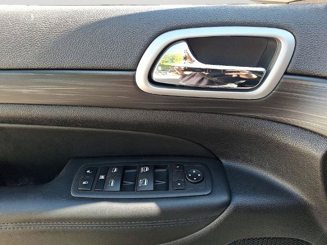 Used 2022 Jeep Grand Cherokee Laredo X AWD/4WD image 13