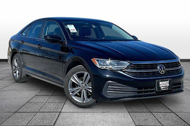 Used 2024 Volkswagen Jetta SE FWD image 2