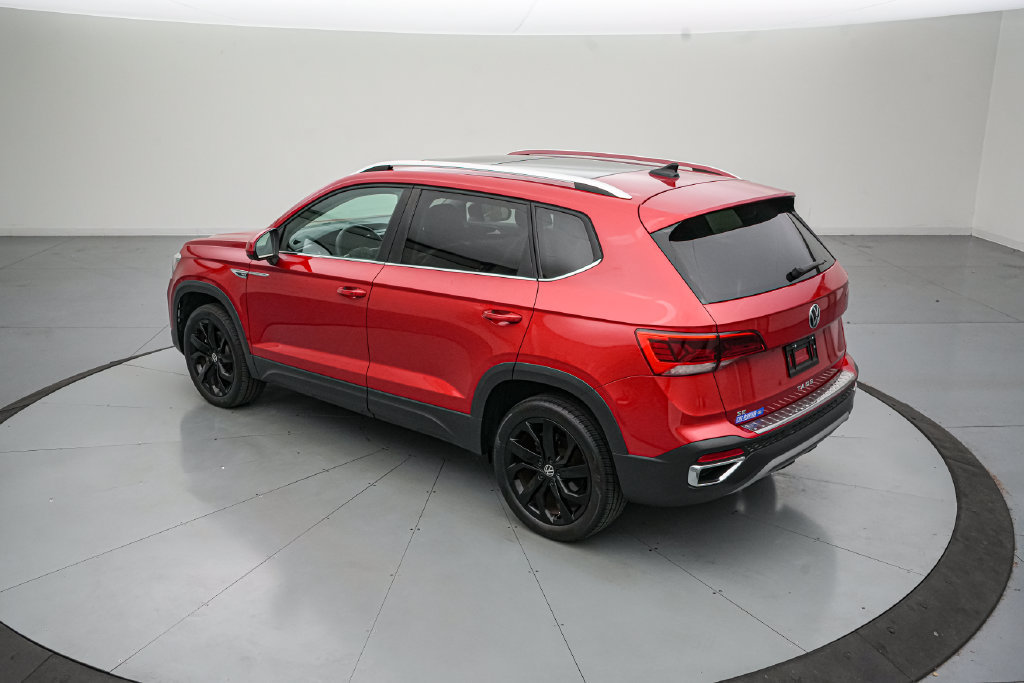 Used 2023 Volkswagen Taos SE w/ Panoramic Sunroof Package FWD image 6