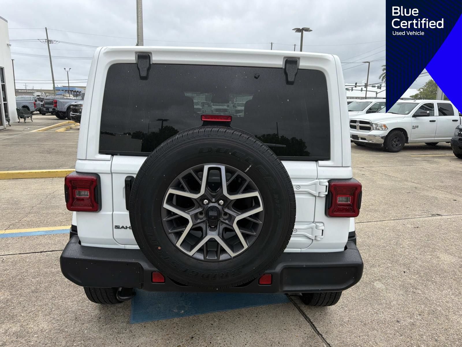 Used 2025 Jeep Wrangler Unlimited Sahara AWD/4WD image 9