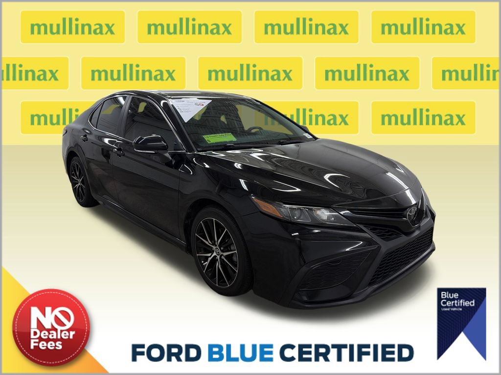 Used 2022 Toyota Camry SE FWD image 1