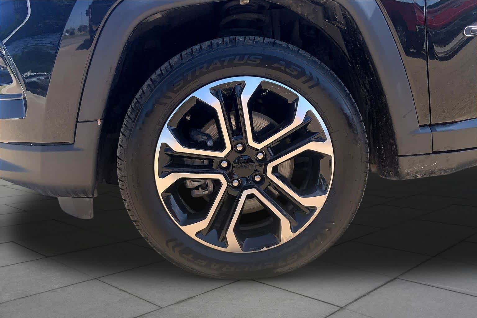 Used 2022 Jeep Compass Limited AWD/4WD image 11
