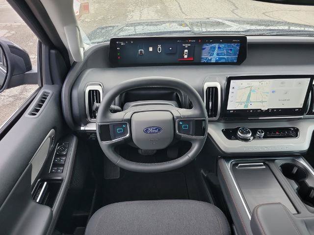 Certified 2025 Ford Expedition Active AWD/4WD image 14