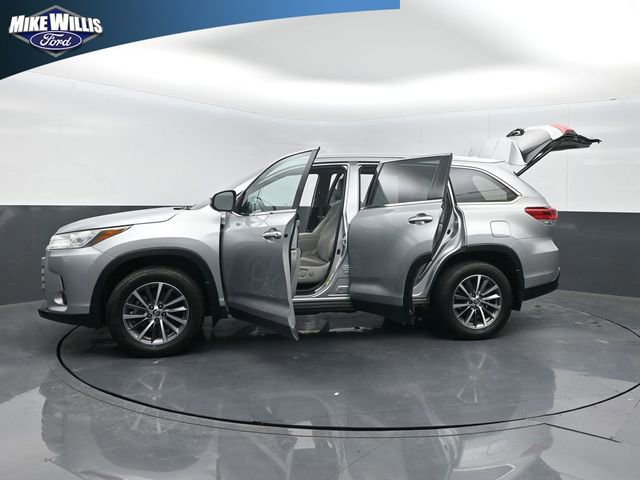 Used 2019 Toyota Highlander XLE FWD image 28