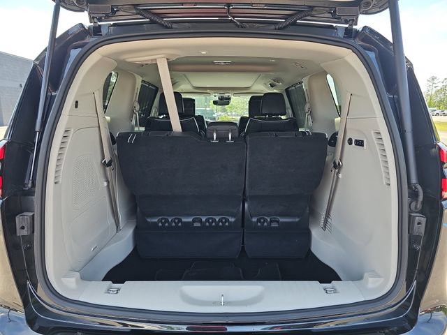 Used 2023 Chrysler Pacifica Limited w/ Uconnect Theater Family Group AWD/4WD image 14