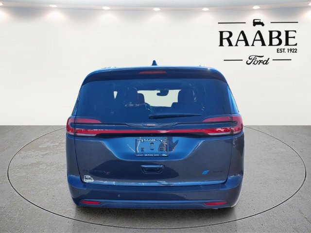 Used 2021 Chrysler Pacifica Limited w/ S Appearance Package FWD image 6