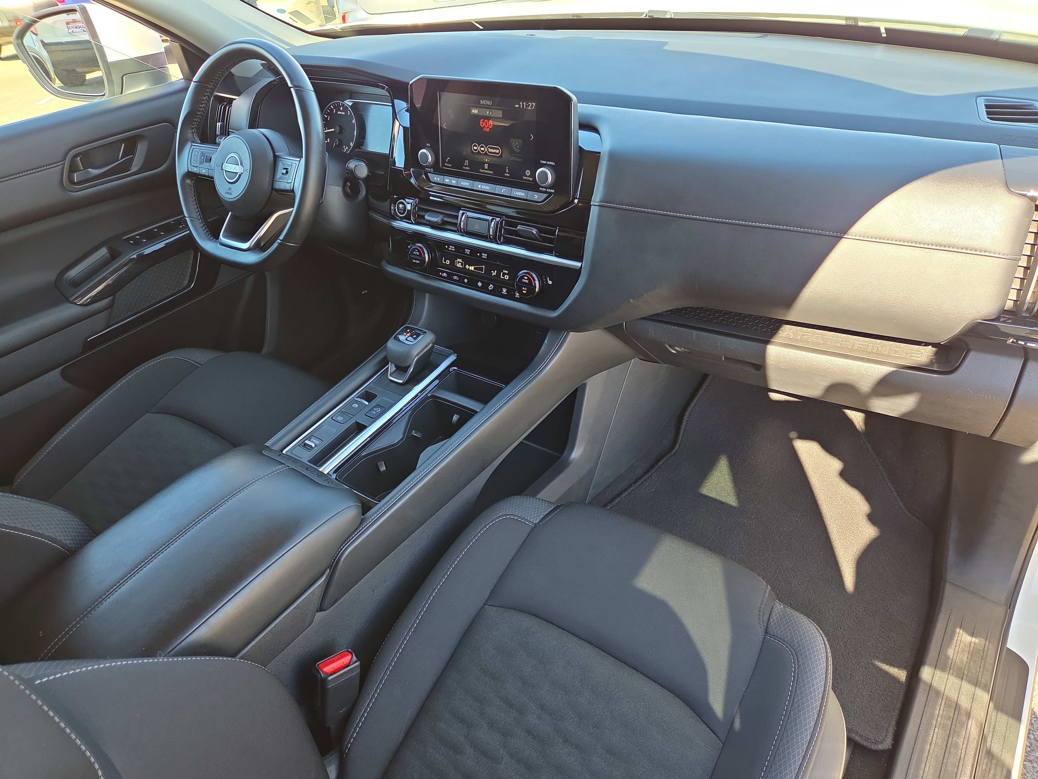 Used 2024 Nissan Pathfinder SV image 18