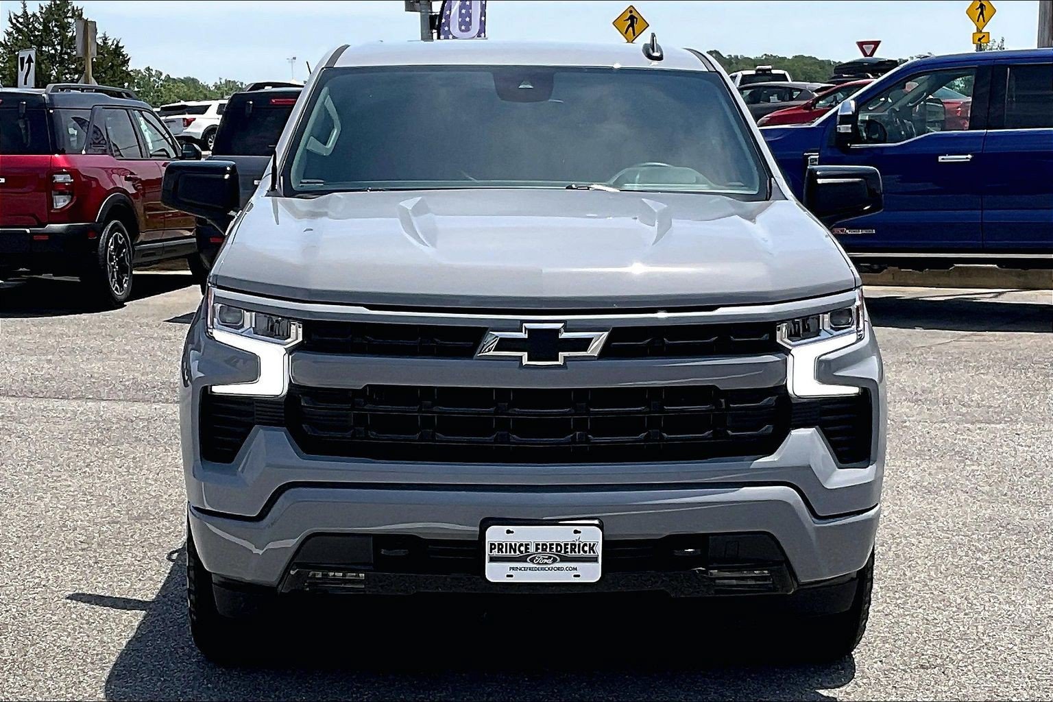 Used 2025 Chevrolet Silverado 1500 RST AWD/4WD image 2