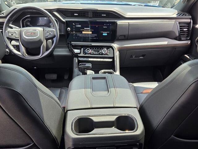 Used 2022 GMC Sierra 1500 AT4 w/ AT4 Premium Package AWD/4WD image 8
