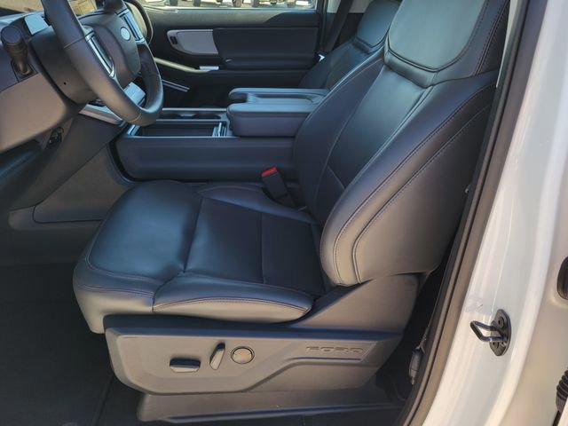 Certified 2025 Ford Expedition Active image 7