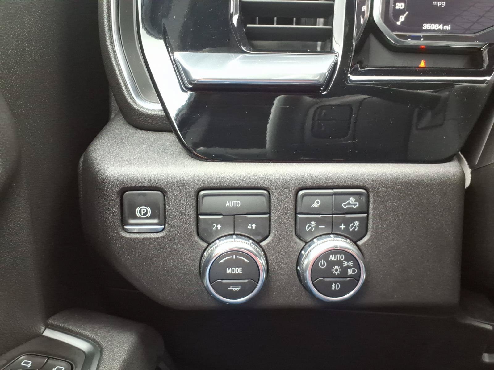 Used 2025 GMC Sierra 1500 SLT AWD/4WD image 17