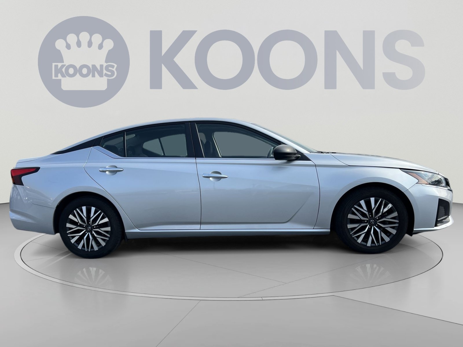 Used 2024 Nissan Altima 2.5 SV FWD image 8