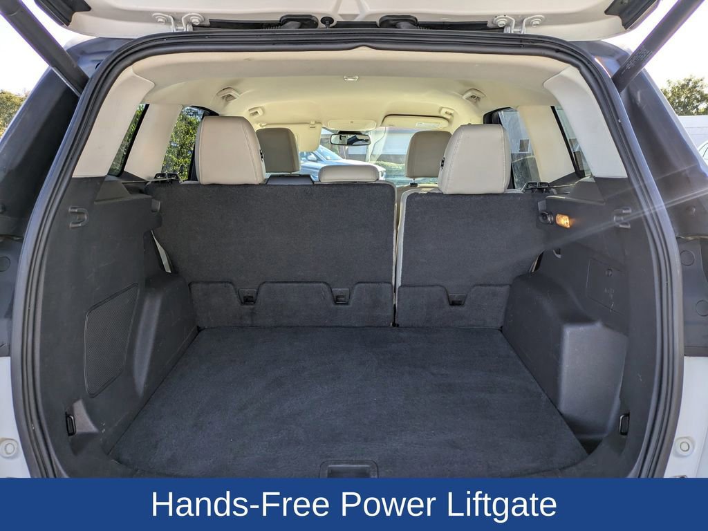 Certified 2017 Ford Escape Titanium w/ Equipment Group 301A image 13