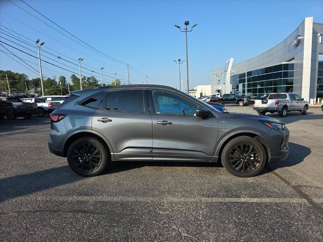 Certified 2023 Ford Escape ST-Line Elite AWD/4WD image 4