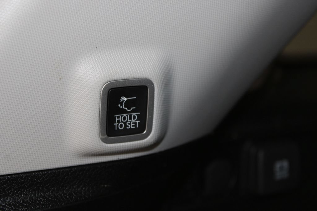Used 2022 Jeep Grand Cherokee Limited AWD/4WD image 17