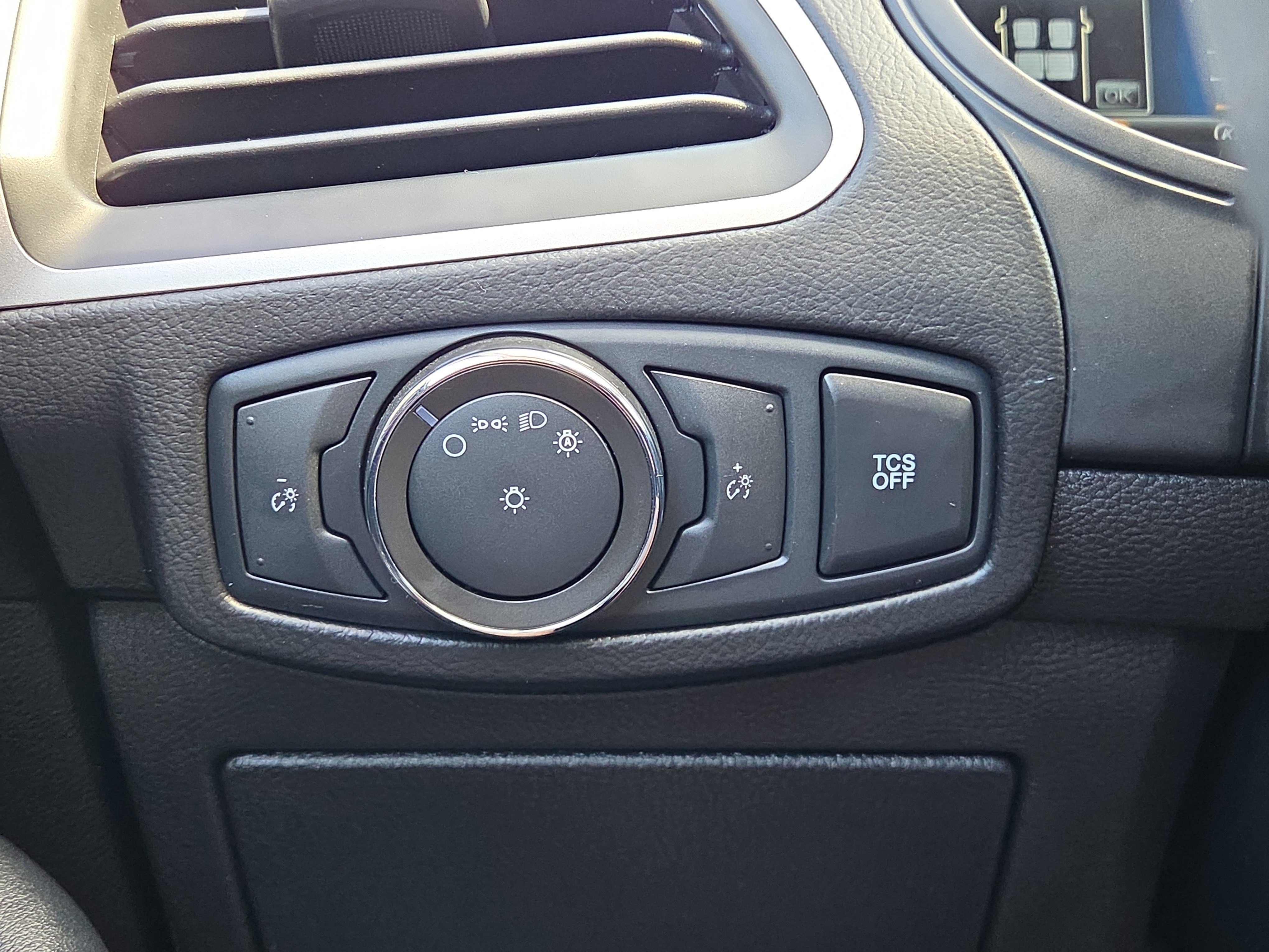 Certified 2022 Ford Edge SE image 25