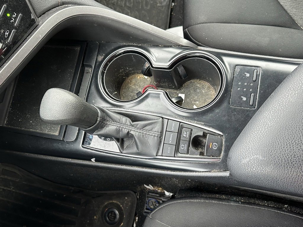 Used 2019 Toyota Camry LE image 30