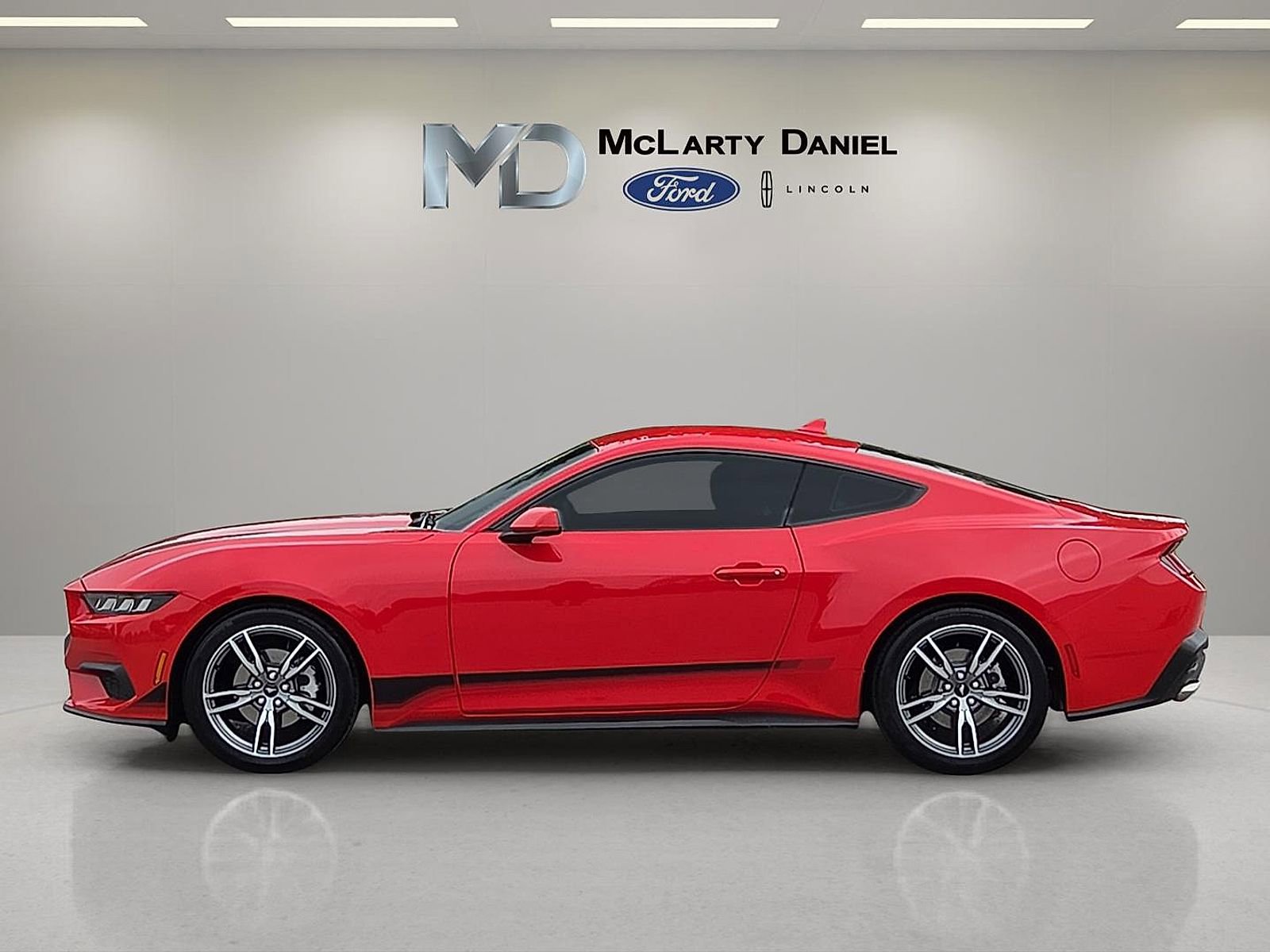 Certified 2025 Ford Mustang Coupe RWD image 3
