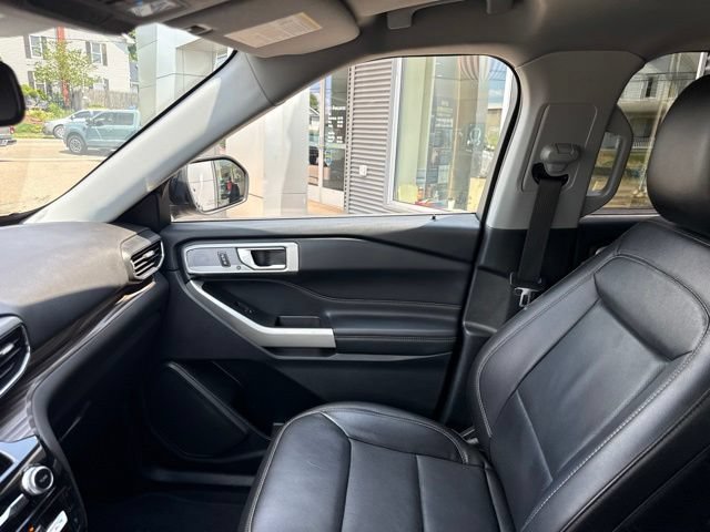 Certified 2022 Ford Explorer Limited w/ Equipment Group 301A AWD/4WD image 27