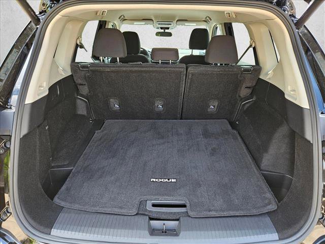 Used 2025 Nissan Rogue SV image 9