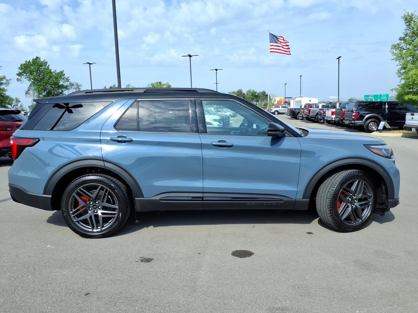 Certified 2025 Ford Explorer ST AWD/4WD image 2