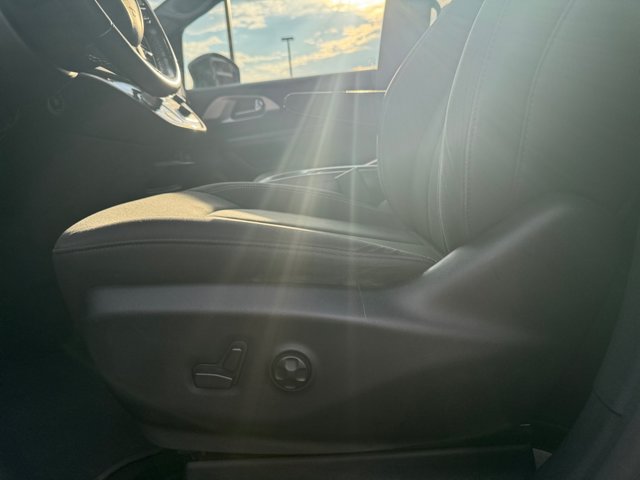 Used 2019 Chrysler Pacifica Touring Plus w/ S Appearance Package FWD image 14