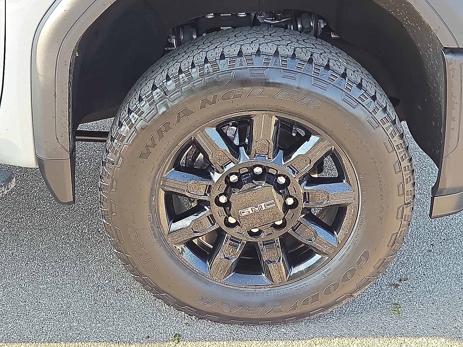 Used 2025 GMC Sierra 2500 AT4 w/ AT4 Premium Plus Package AWD/4WD image 7