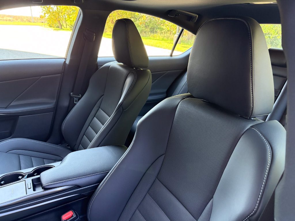 Used 2024 Lexus IS 500 RWD image 12