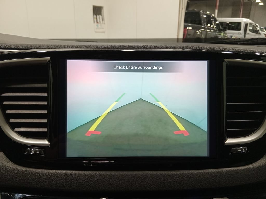 Used 2024 Chrysler Pacifica Touring-L FWD image 22