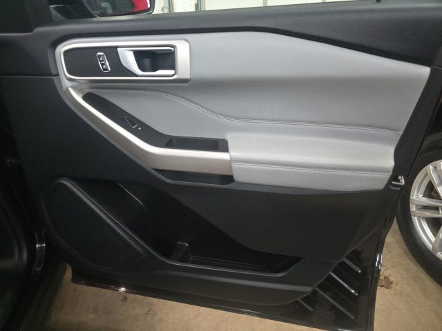 Certified 2023 Ford Explorer XLT w/ Equipment Group 202A AWD/4WD image 4